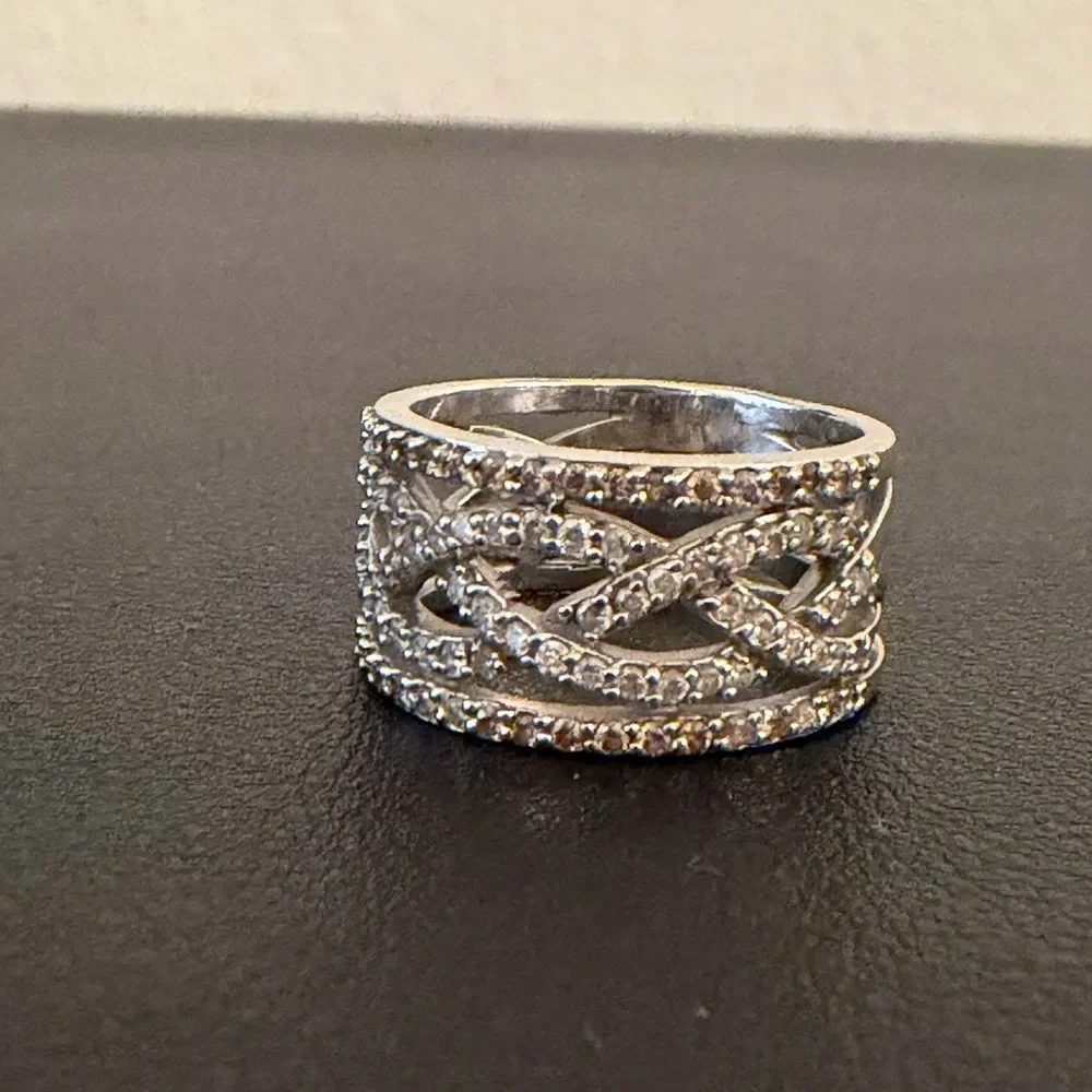 14K Solid Gold Diamond Ring, 0.77 Ctw, size 9.25, 8.20 grams of 14k gold